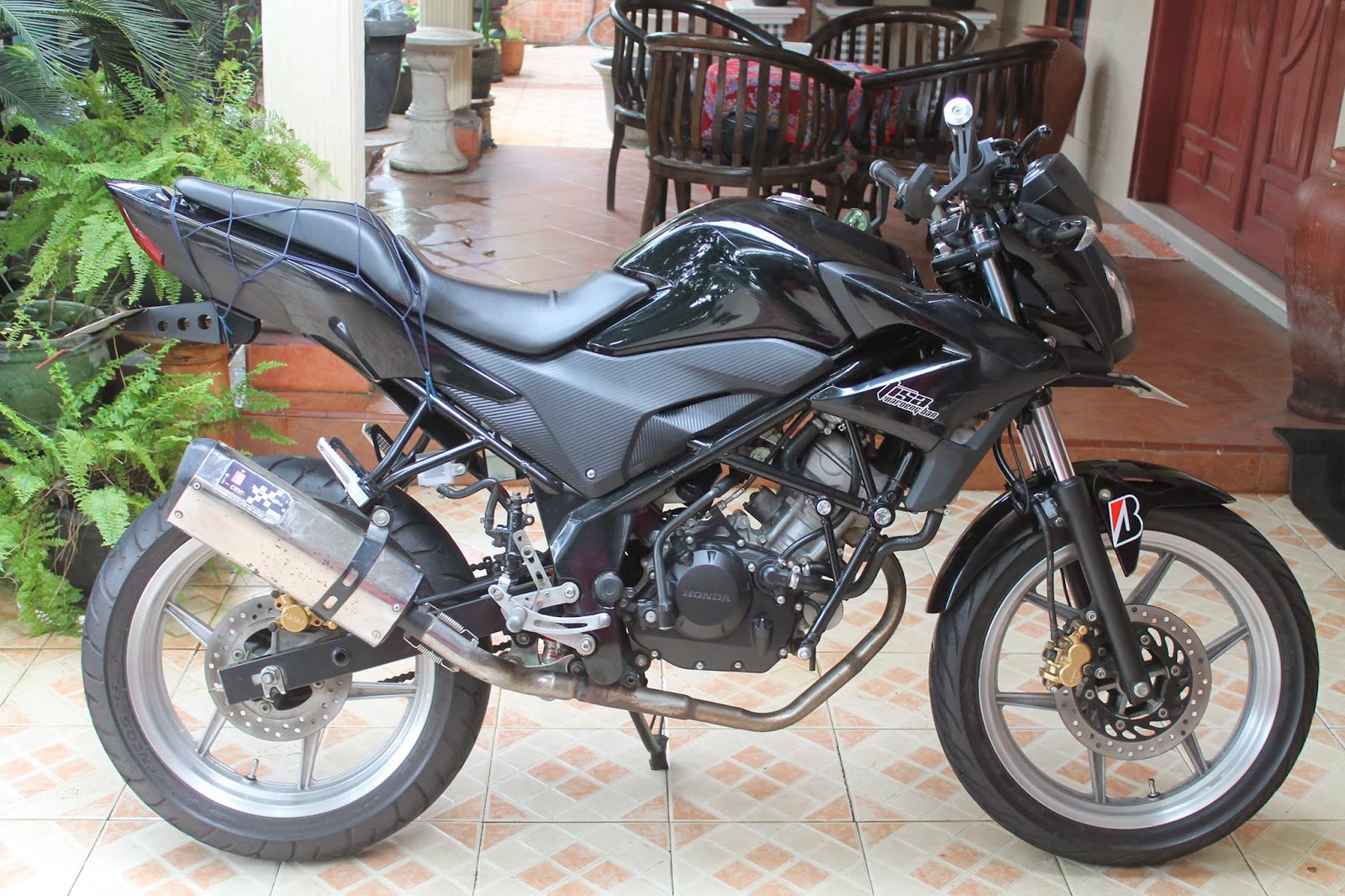 Motor honda modifikasi  cb150r  minimalis full fairing  ceper 