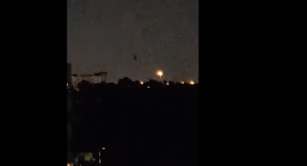 EXTRAÑA FIGURA FLOTA POR EL CIELO DE TEXAS. EXTRAÑA FIGURA FLOTA POR EL CIELO DE TEXAS.
