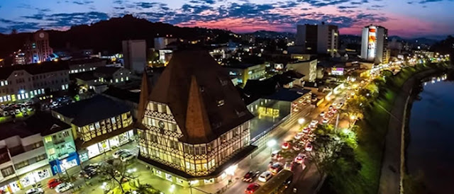 Blumenau-SC é a segunda cidade que mais cresce no Brasil, na área de TI.