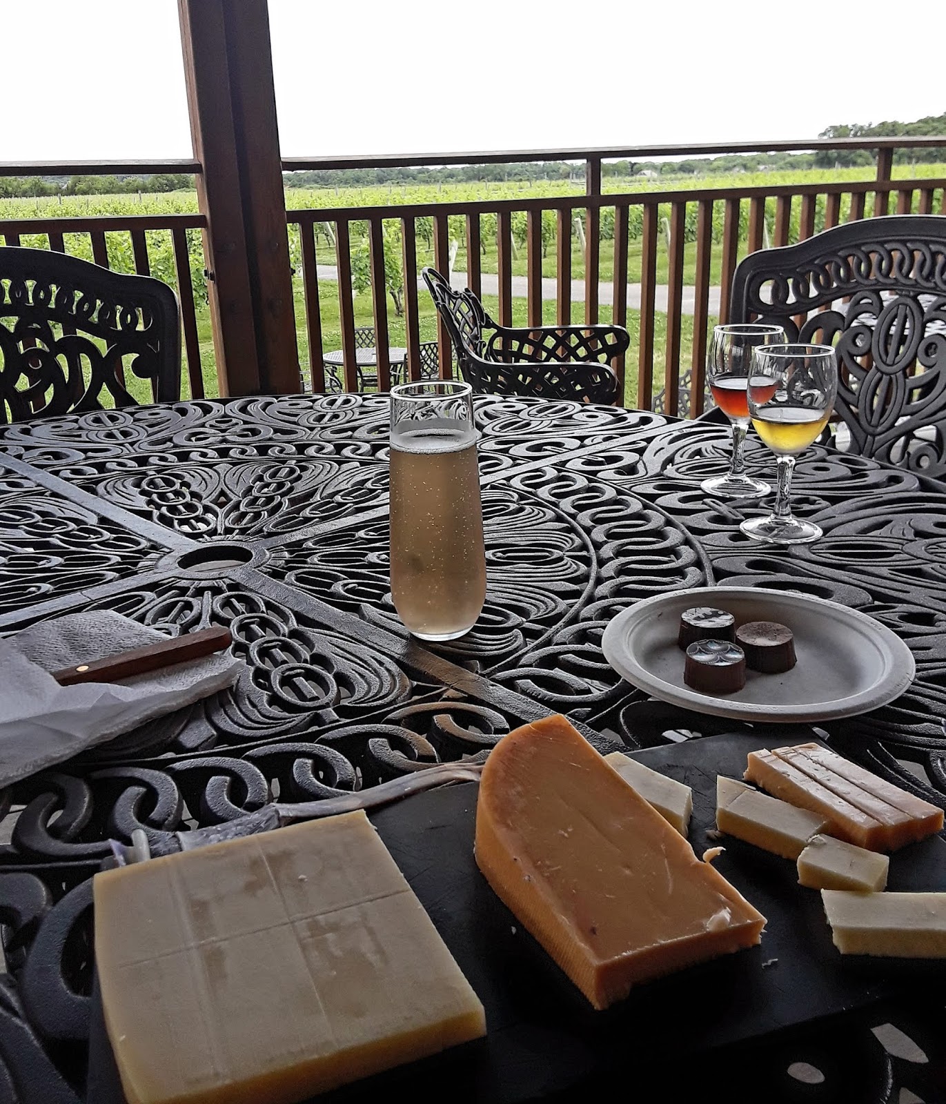 Dogs Luv Us and We Luv Them VISITING DOG FRIENDLY WINERIES ON LONG