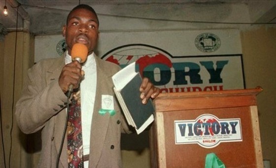 Pastor Joshua Milton Blahyi predicando en iglesia