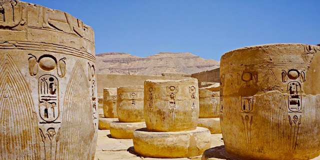 The Hall of Habu Temple - Temple of Habu  - Tourism in Luxor - www.tripsinegypt.com
