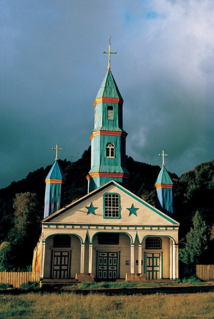Las Iglesias de Chiloé y el Rio Futaleufú podrían convertirse en toda