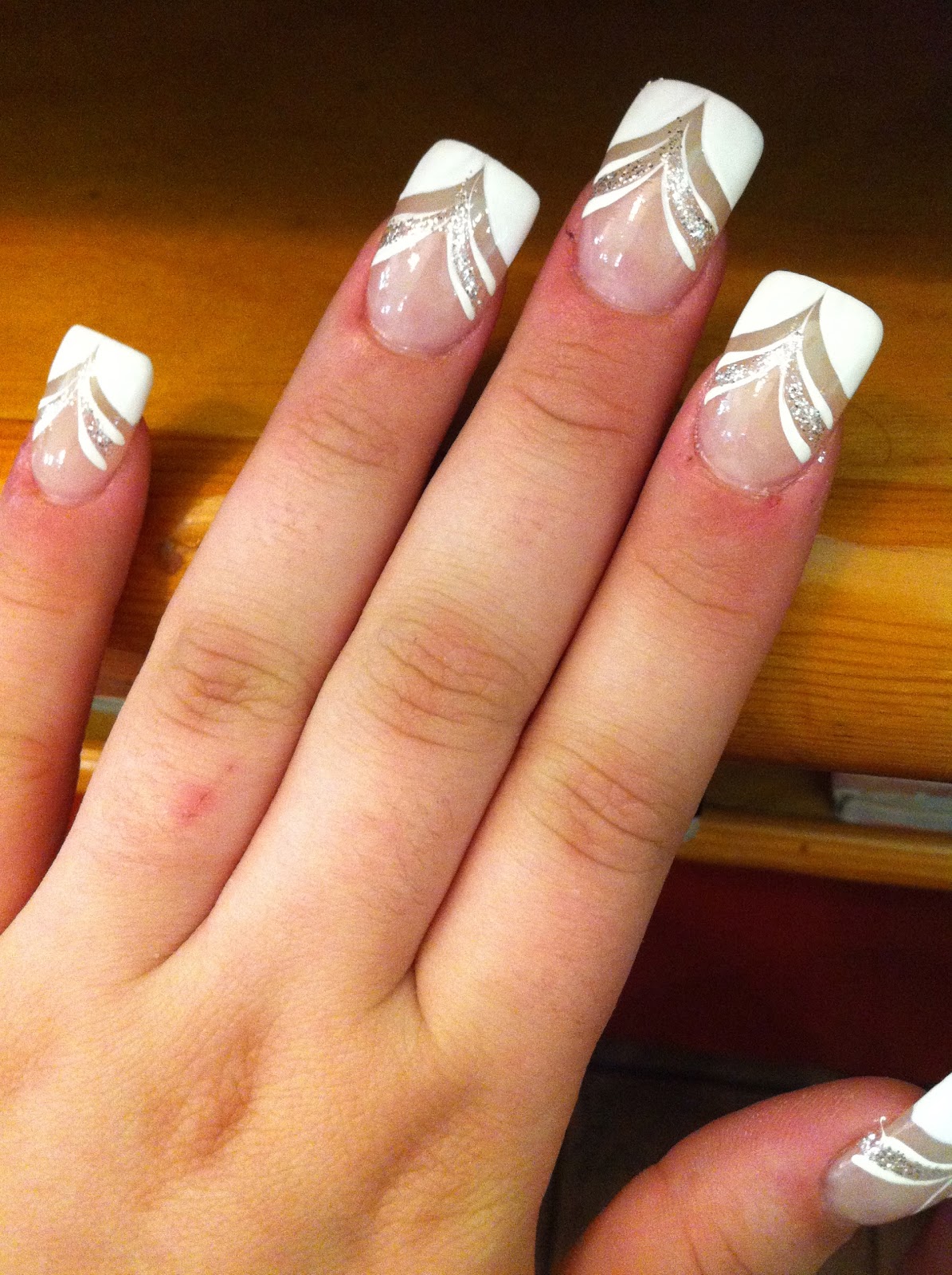 Terribly Haute Beauty: French Tip Design with a Twist :)