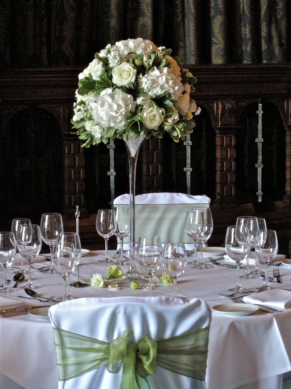 Wedding Flowers Blog Holly's Classic green and white wedding flowersRhinefield House Wedding Flowers Blog Holly's Classic green and white wedding flowersRhinefield House