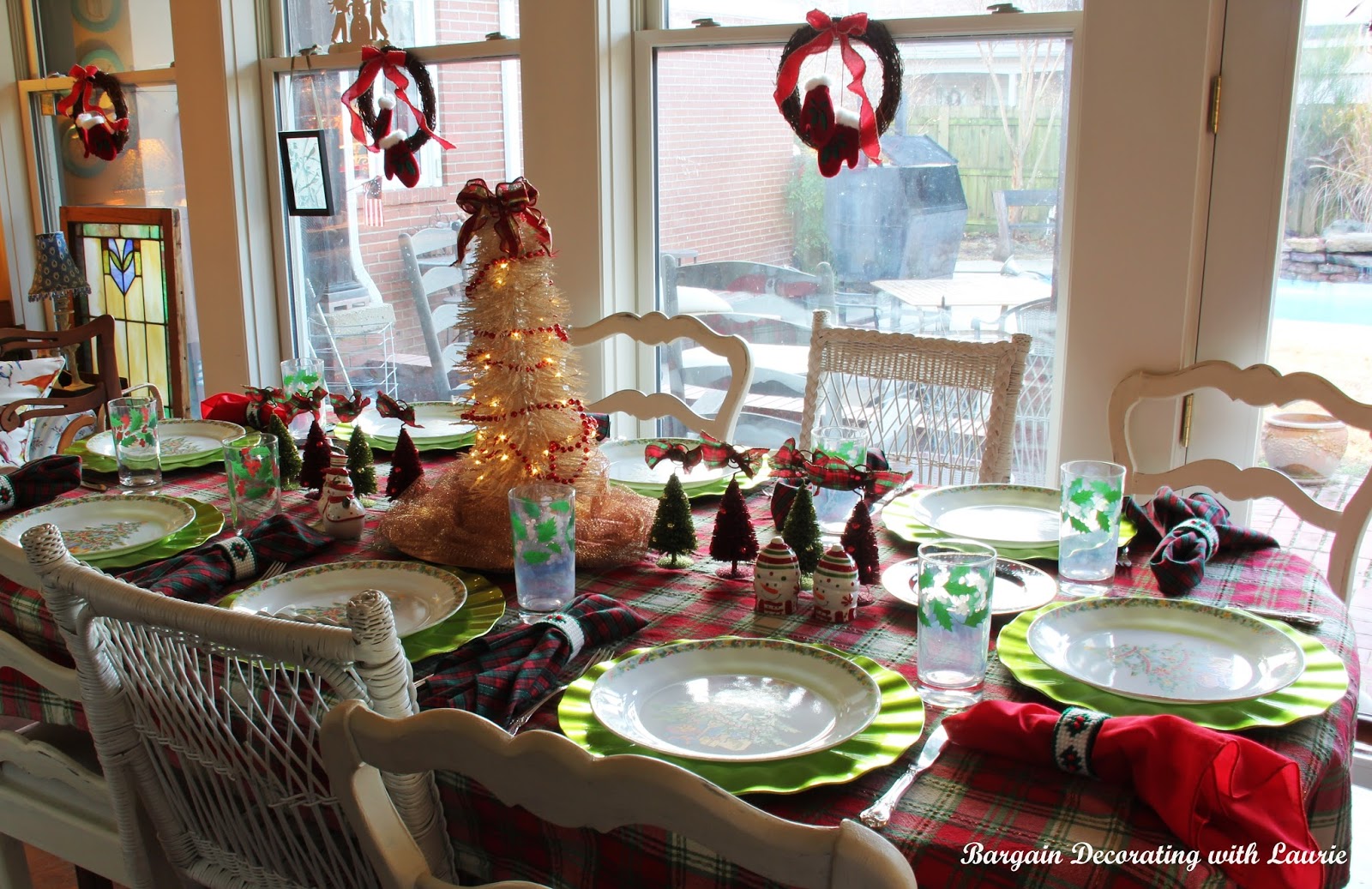 BARGAIN DECORATING WITH LAURIE CHRISTMAS EVE TABLESCAPES