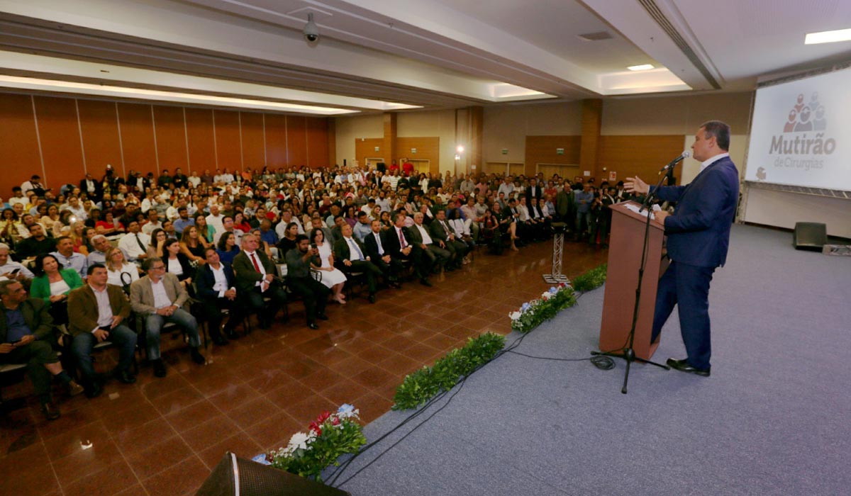 Rui reúne mais de 100 prefeitos no lançamento do Mutirão de Cirurgias