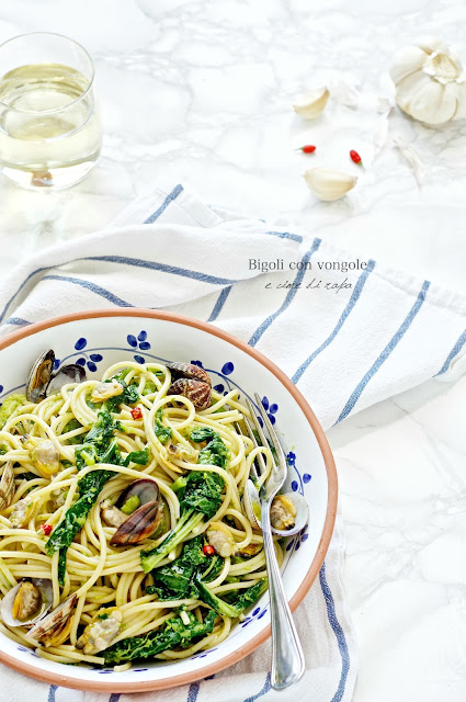 bigoli con vongole e cime di rapa