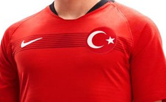トルコ代表 2018 ユニフォーム-ホーム