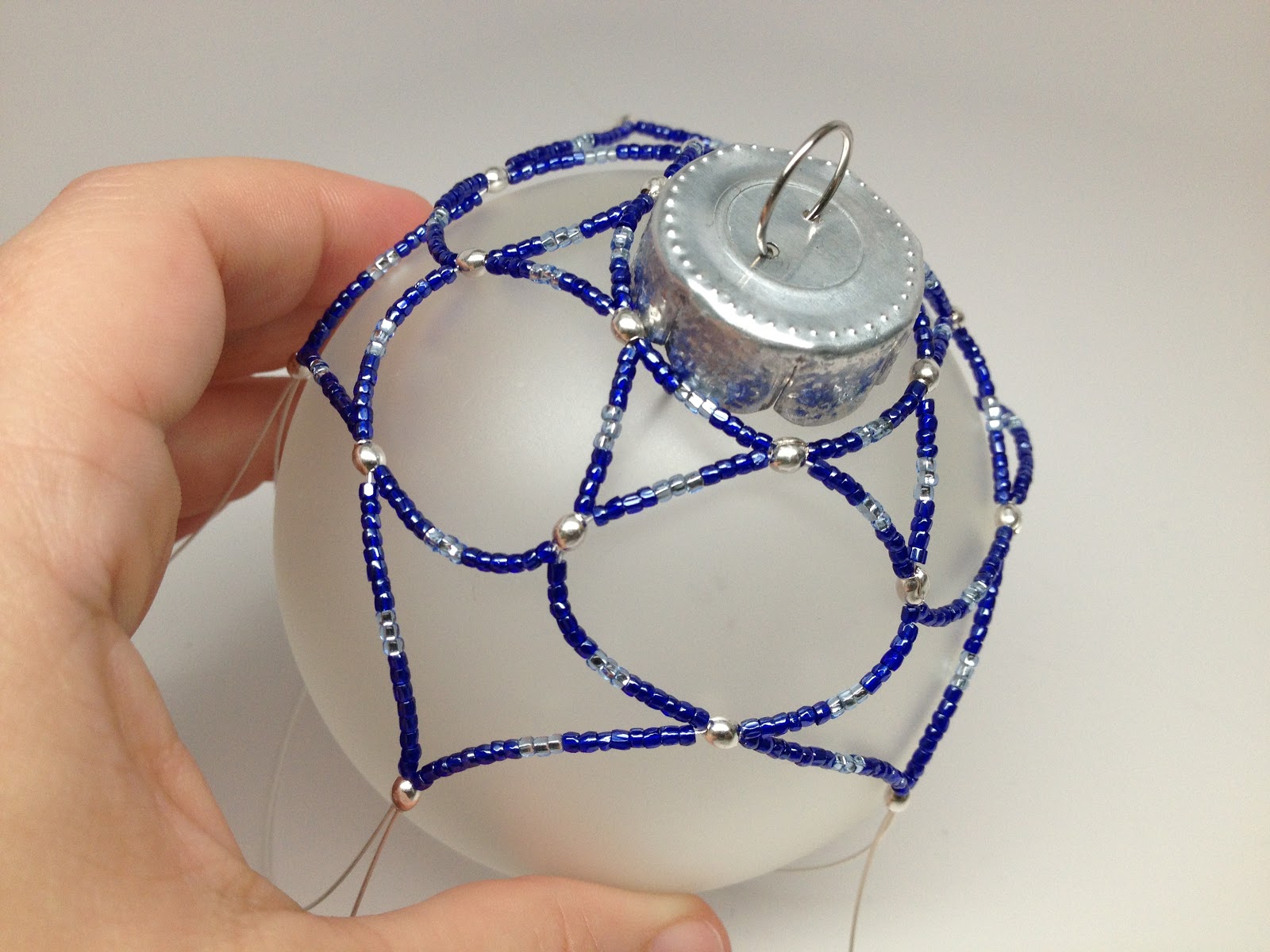 DIY Free Beaded Holiday Ornament Using Bead Wire Pattern Beaded