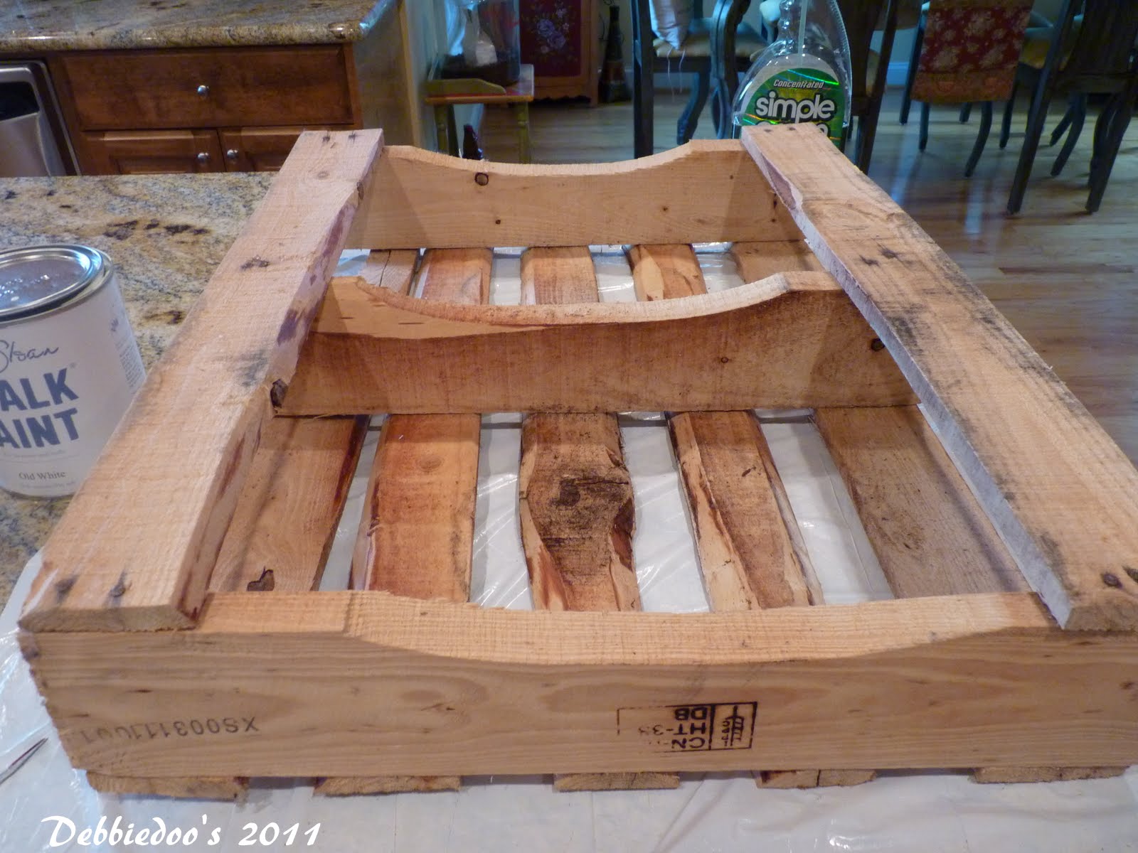 Upcycling a wood pallet, DIY project FREE! - Debbiedoo's
