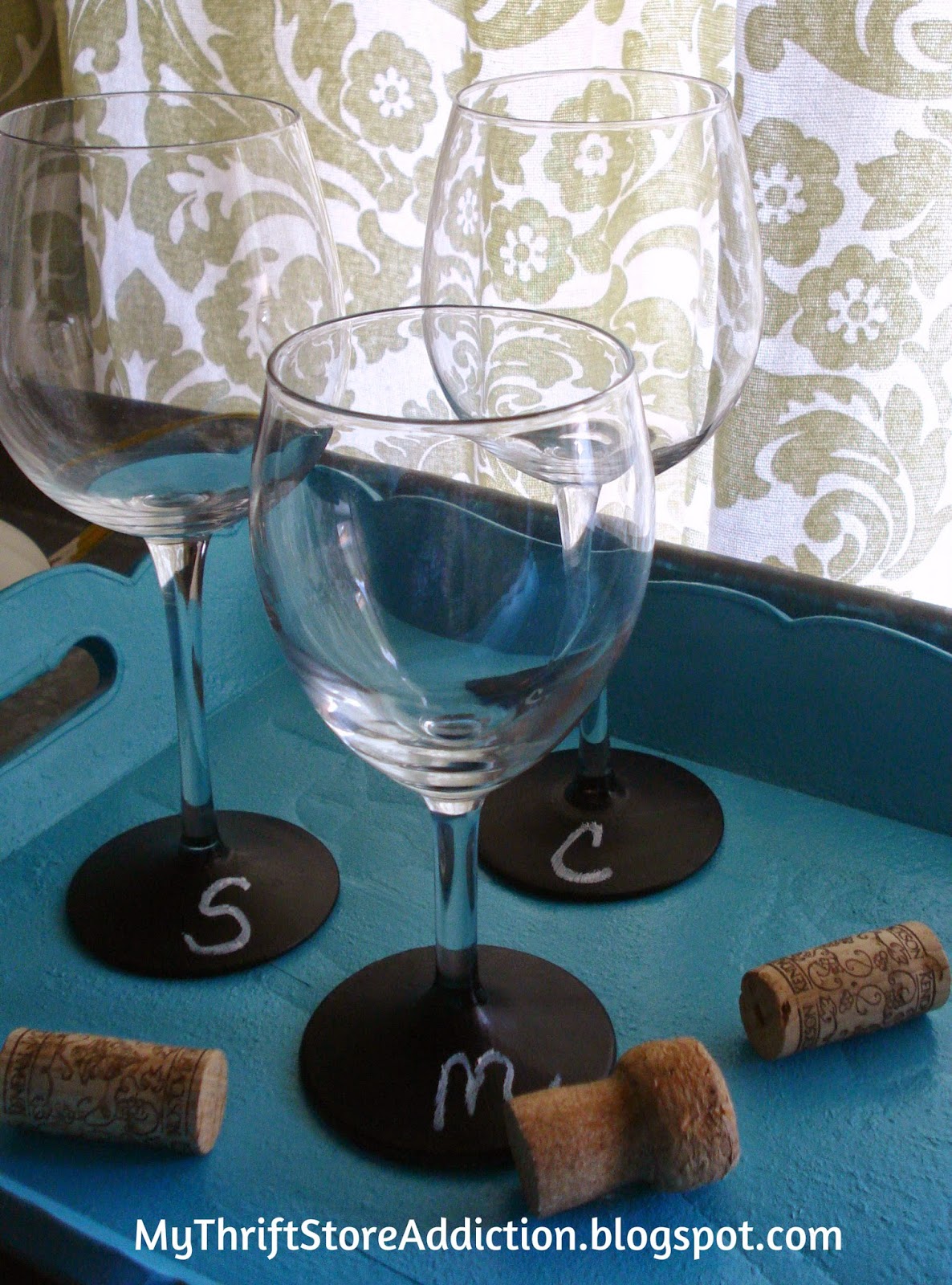 chalkboard painted wine glasses