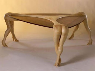 Mesa com pernas sexys