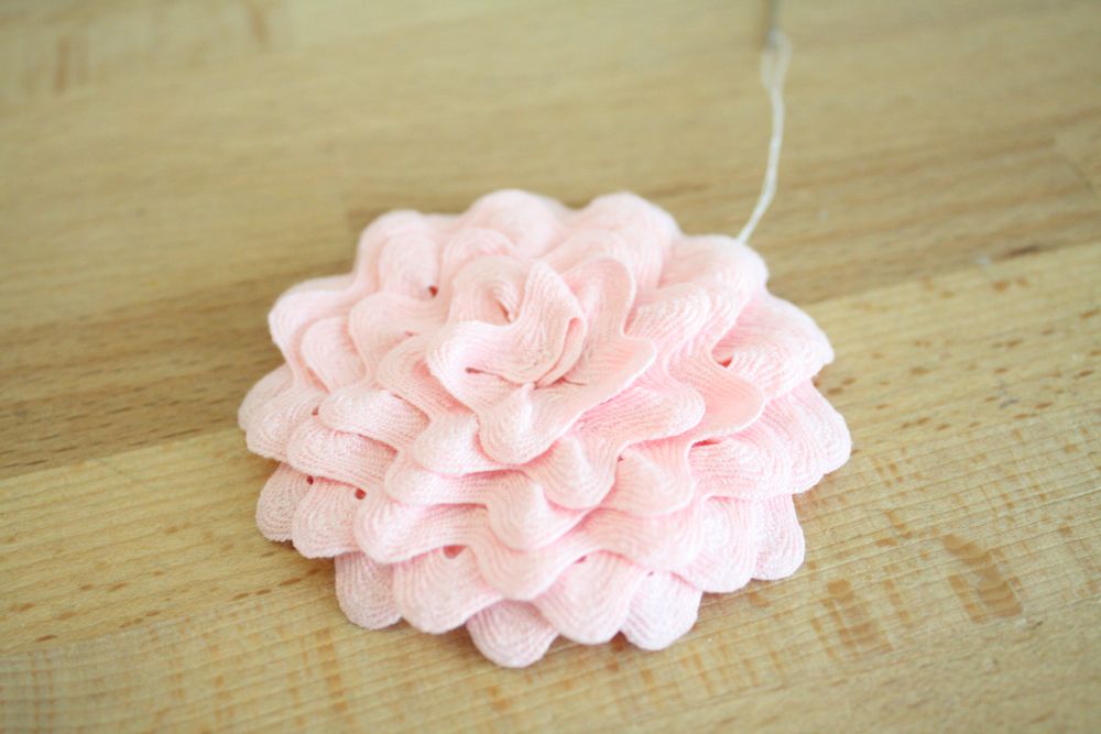 ric rac flower tutorial
