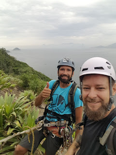 Escalada na via Leia Diniz, Morro das Andorinhas Escalada na via Leia Diniz, Morro das Andorinhas