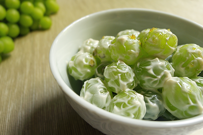 Cooking Weekends Frozen Grapes with Sweetened Sour Cream