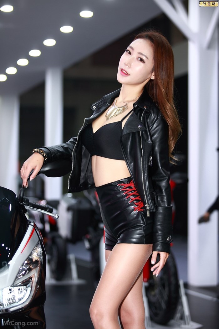 Kim Tae Hee&#39;s beauty at the Seoul Motor Show 2017 (230 photos)