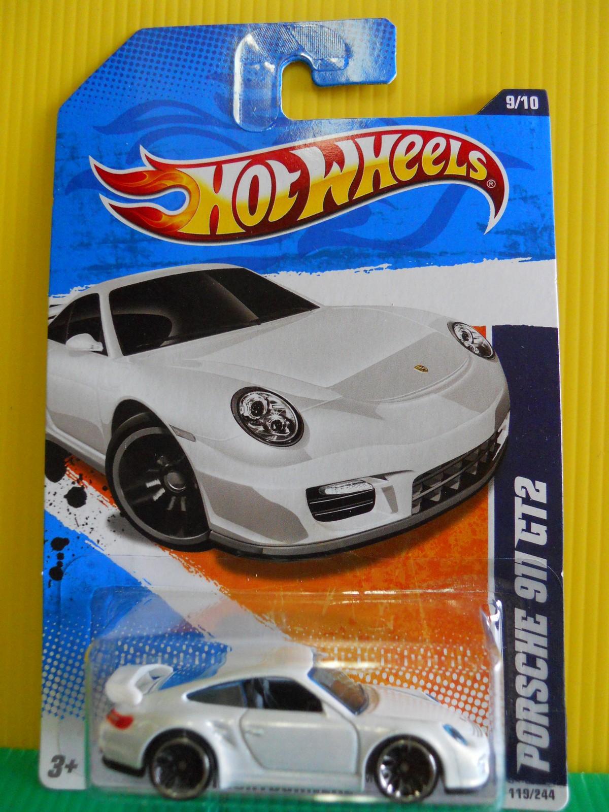 Dexters Diecasts (DexDC): Hot Wheels 2011 #119 ~ Porsche 911 GT2 (white)