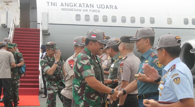 Panglima TNI Tiba di Lanud Husein Sastranegara Bandung