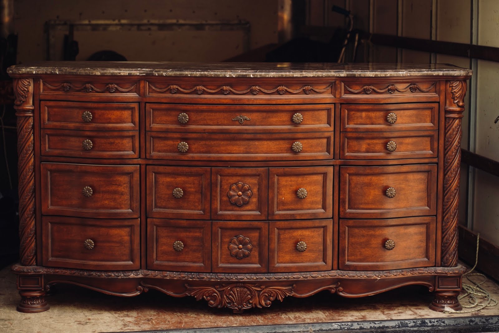 UHURU FURNITURE & COLLECTIBLES **SOLD** 31822 Victorian Style Faux