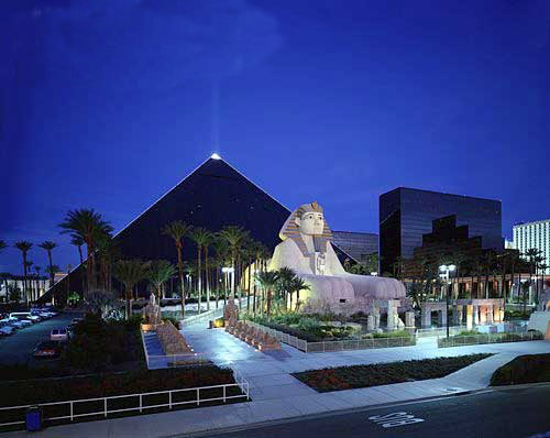5 Bangunan Piramida Modern Di Dunia [ www.BlogApaAja.com ]
