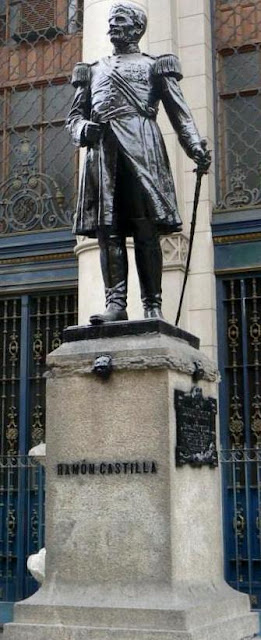 Ramón Castilla Foto a la estatua de Ramón Castilla parado