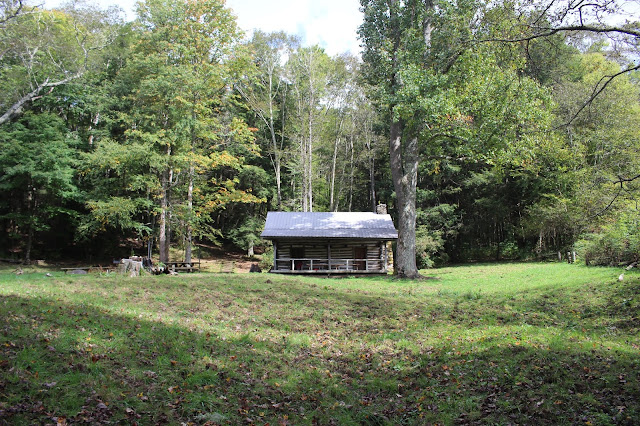 front view Swan Cabin