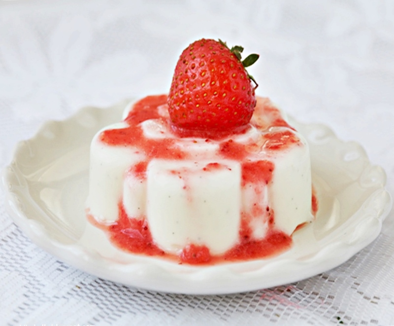 desery bez cukru panna cotta, deser z mleka