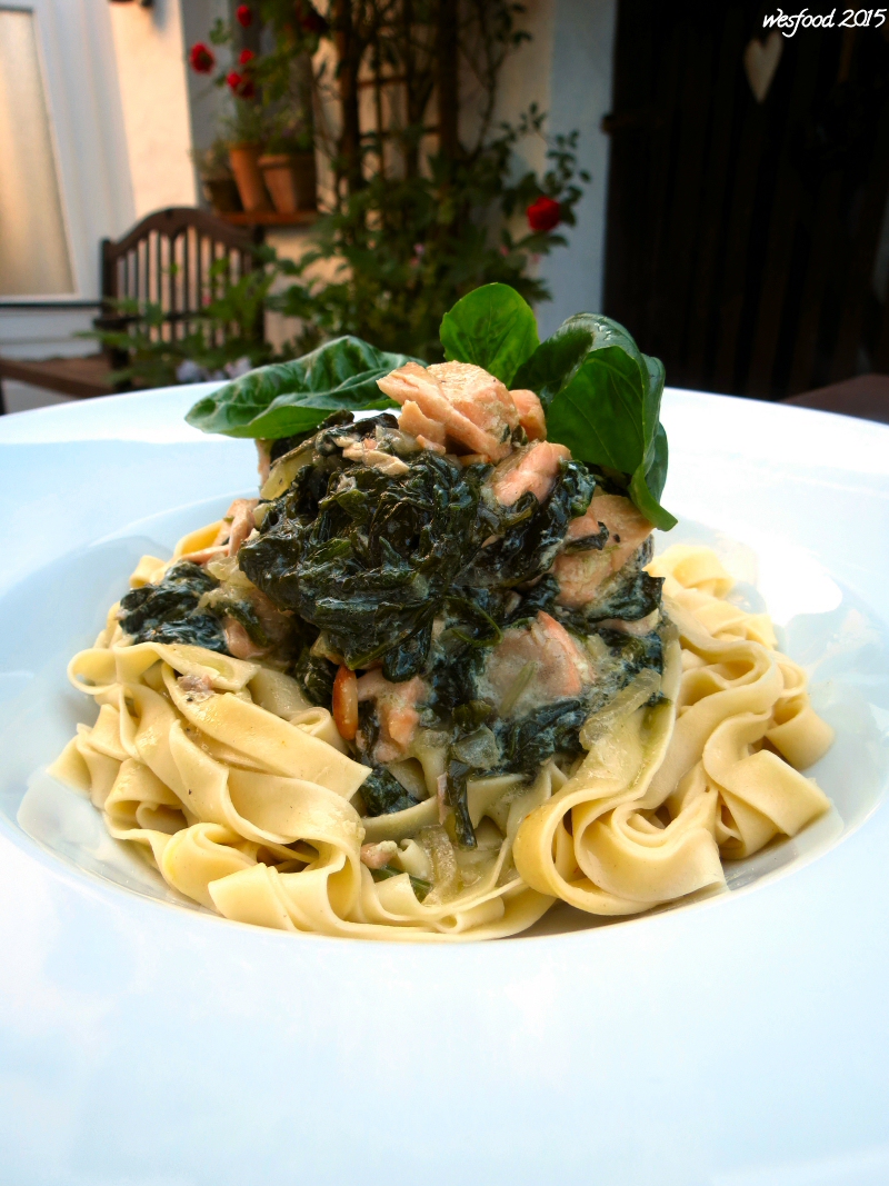 Lachs Spinat Tagliatelle
