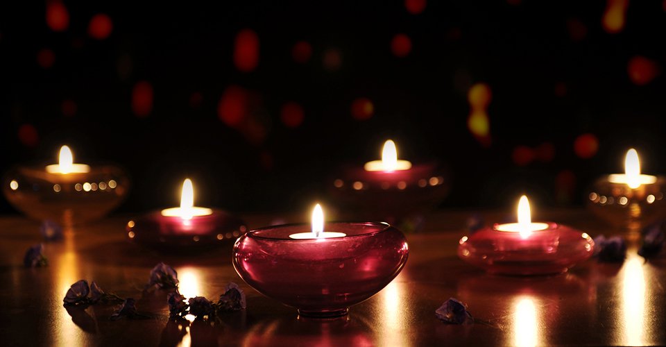 Tips For Decorate & Embellish Candles Decorate the office Feng shui