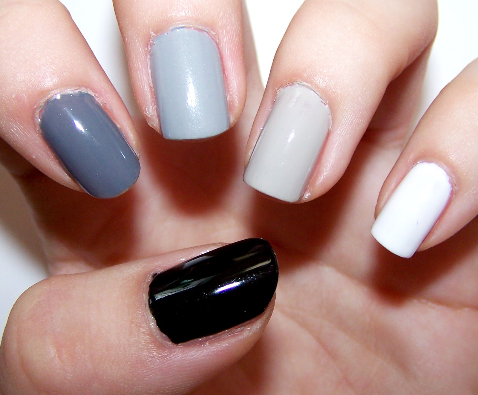 4. Black and White Ombre Nails - wide 5