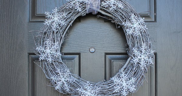 How to Make a DIY Non-Christmas Winter Wreath - Creative Green Living
