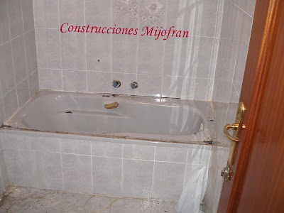 CONSTRUCCIONES MIJOFRAN S.L.: REFORMA DE UN CUARTO DE BAÑO. SUSTITUCIÓN