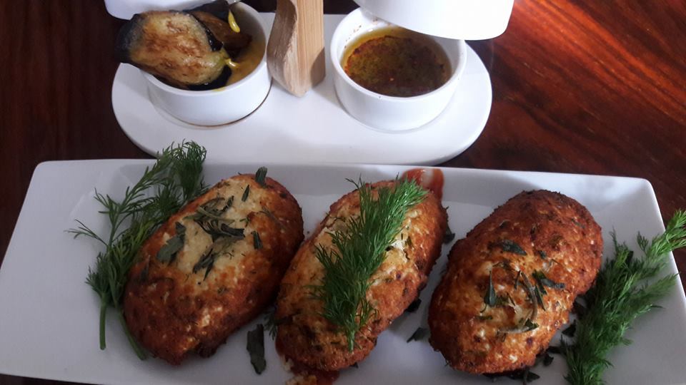 RUM BÖREĞİ GÜLO ANNE MUTFAKTA