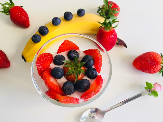 Quarkcreme mit Früchten