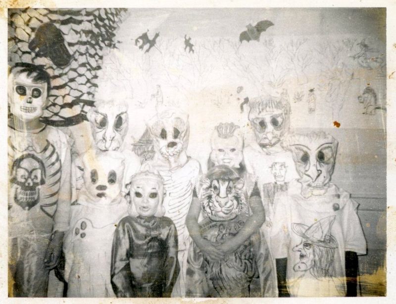 42 Vintage Snapshots of Freaky Halloween Costumes That Give You a