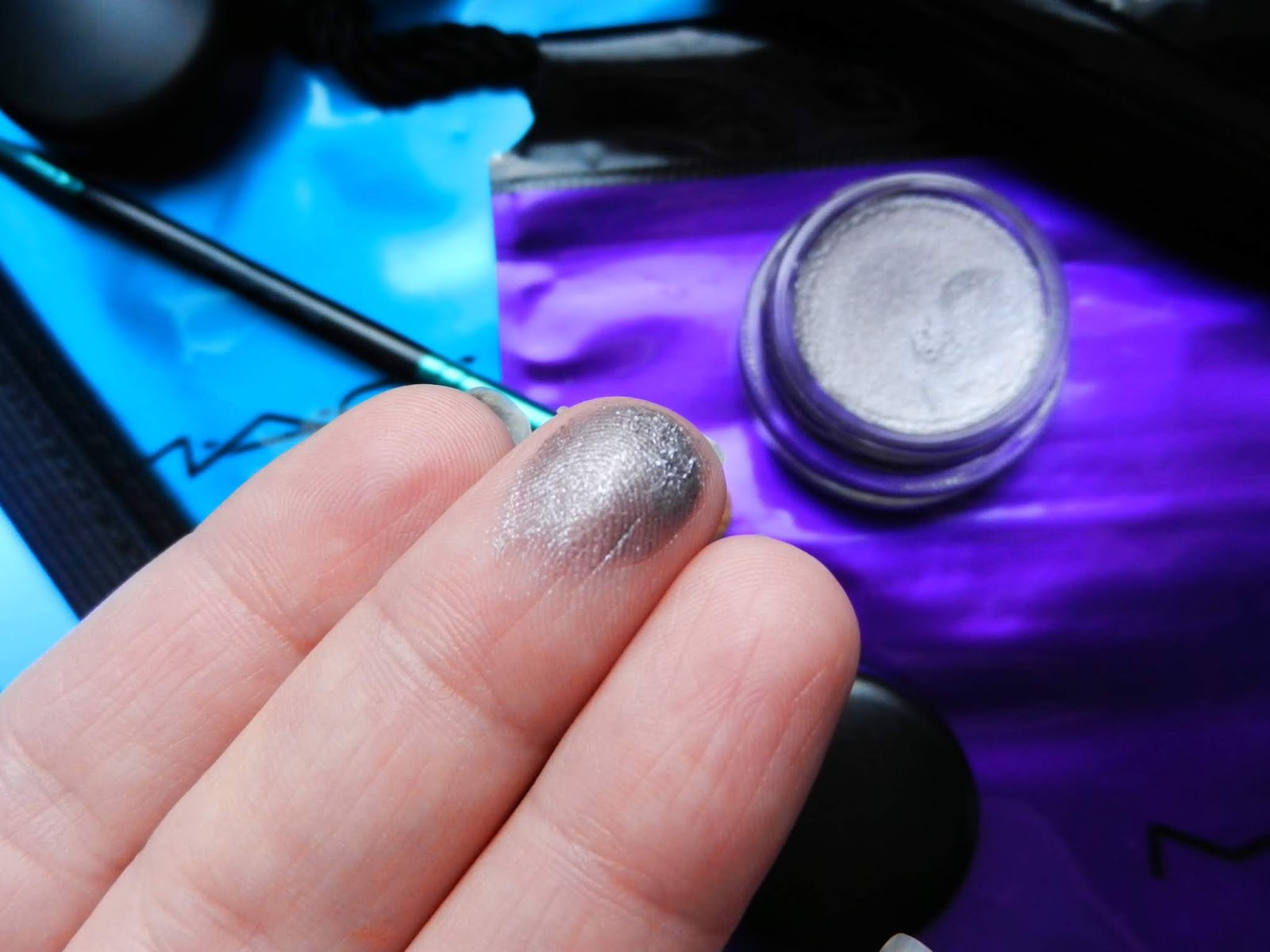 Блог Доброго Мурсика ) Кремовые устойчивые тени MAC DANGEROUS CUVEE