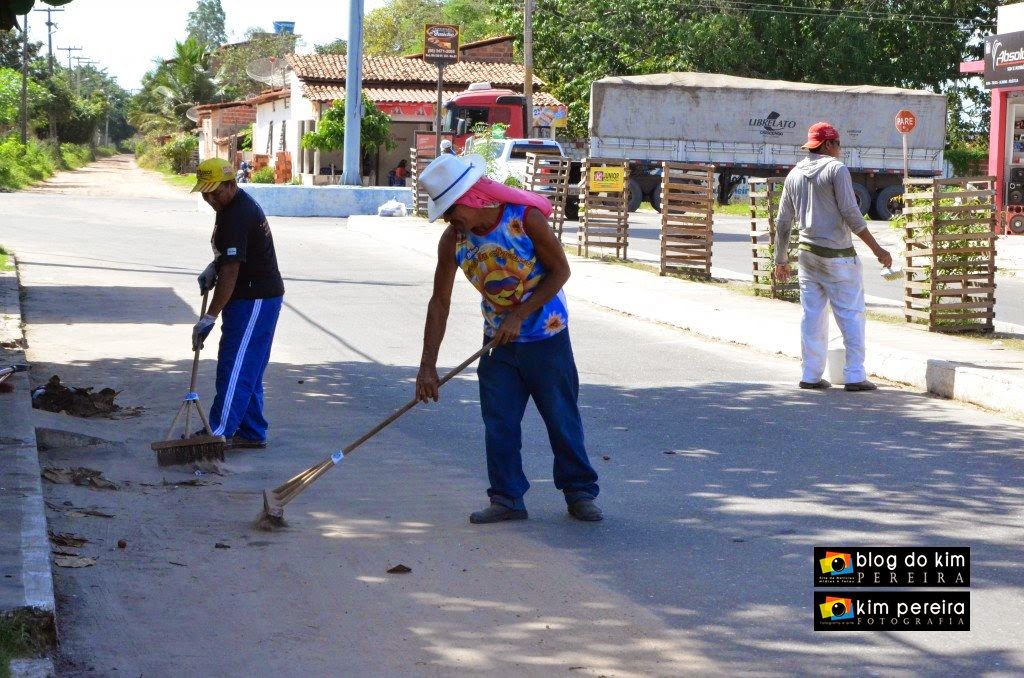 Avenidas Limpas!!! Prefeitura de Chapadinha trabalhando por uma cidade melhor