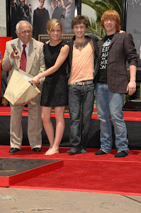 http://2.bp.blogspot.com/-BgHRwbAS3DM/TiOSa4H5BKI/AAAAAAAAZEc/NYeyumvOet0/s300/Emma-Watson-Feet-330692.jpg