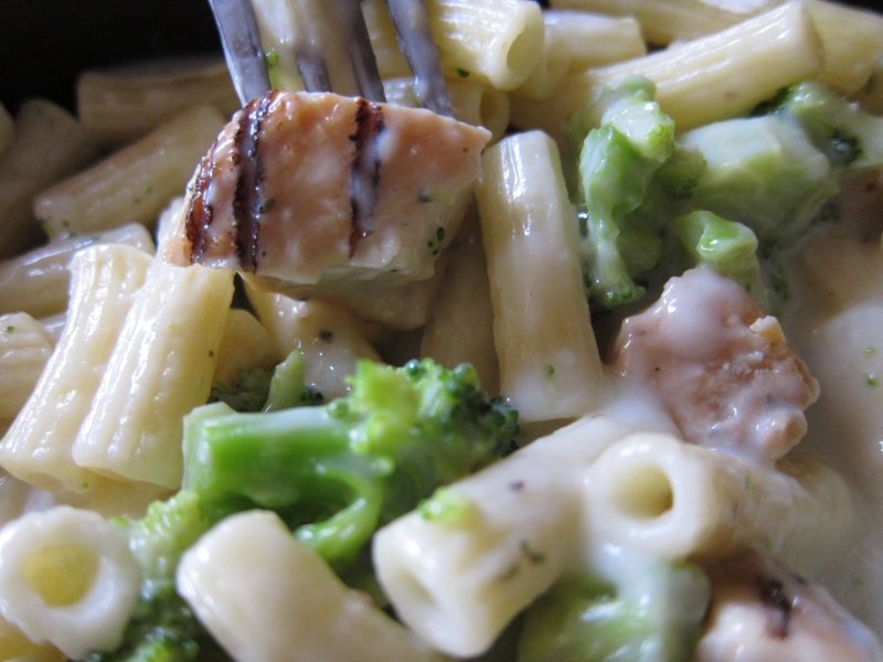 Frozen Friday Lean Cuisine Alfredo Pasta with Chicken and Broccoli