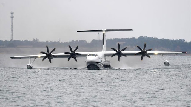 Gran avión anfibio de fabricación china completa su primer despegue desde agua