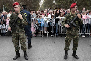 Έχουν βγάλει την 71η Ταξιαρχία στους δρόμους της Θεσσαλονίκης και δεν πρόκειται για...αναπαράσταση  
