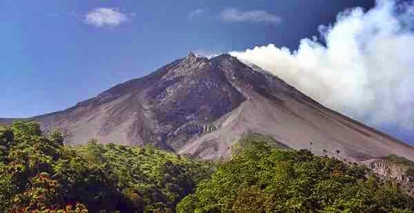 10 Gunung PalingTinggi Di Indonesia - Looking Indonesia