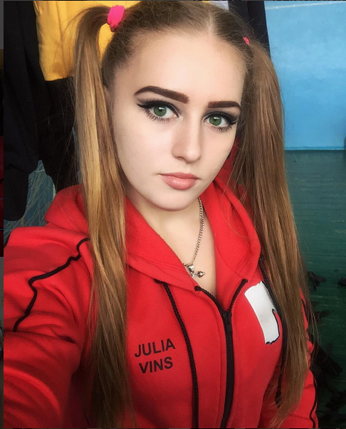 Julia Vins, Si Cewek Imut Berbadan Kekar Julia Vins, Si Cewek Imut Berbadan Kekar