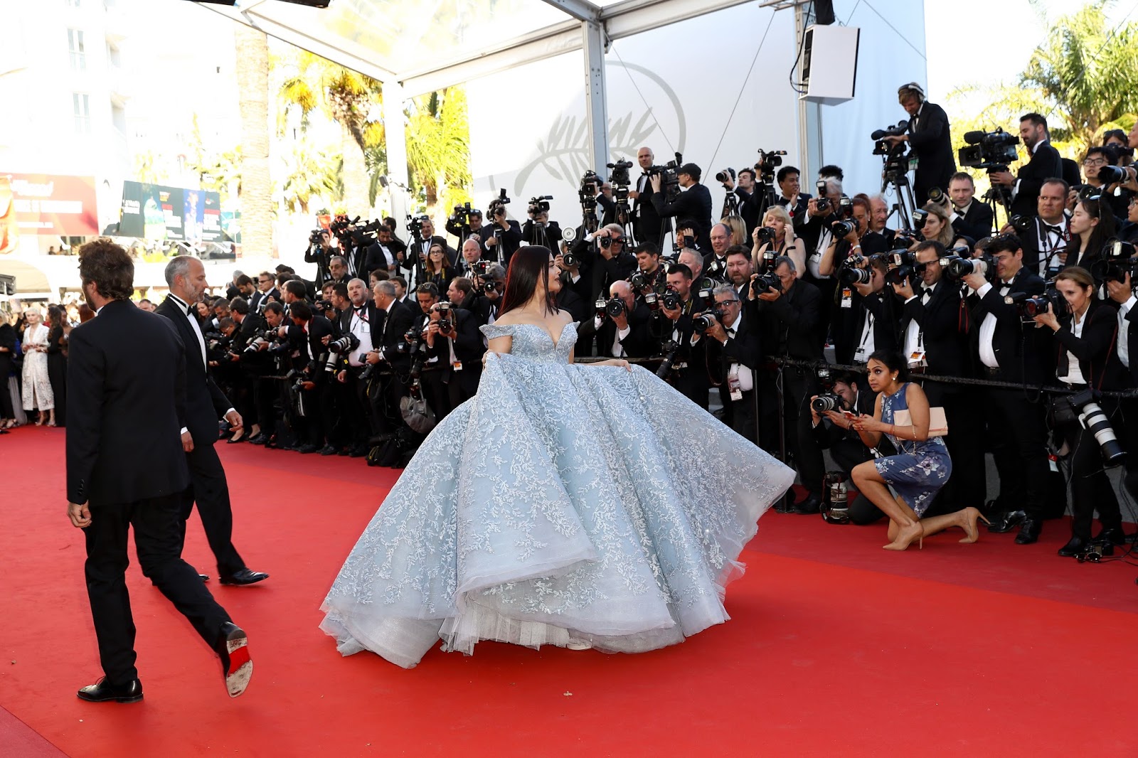 Aishwarya Rai Bachchan Looks Irresistibly Sexy in a Blue Michael Cinco Gown At 'Okja' Premiere During The 70th Cannes Film Festival 2017