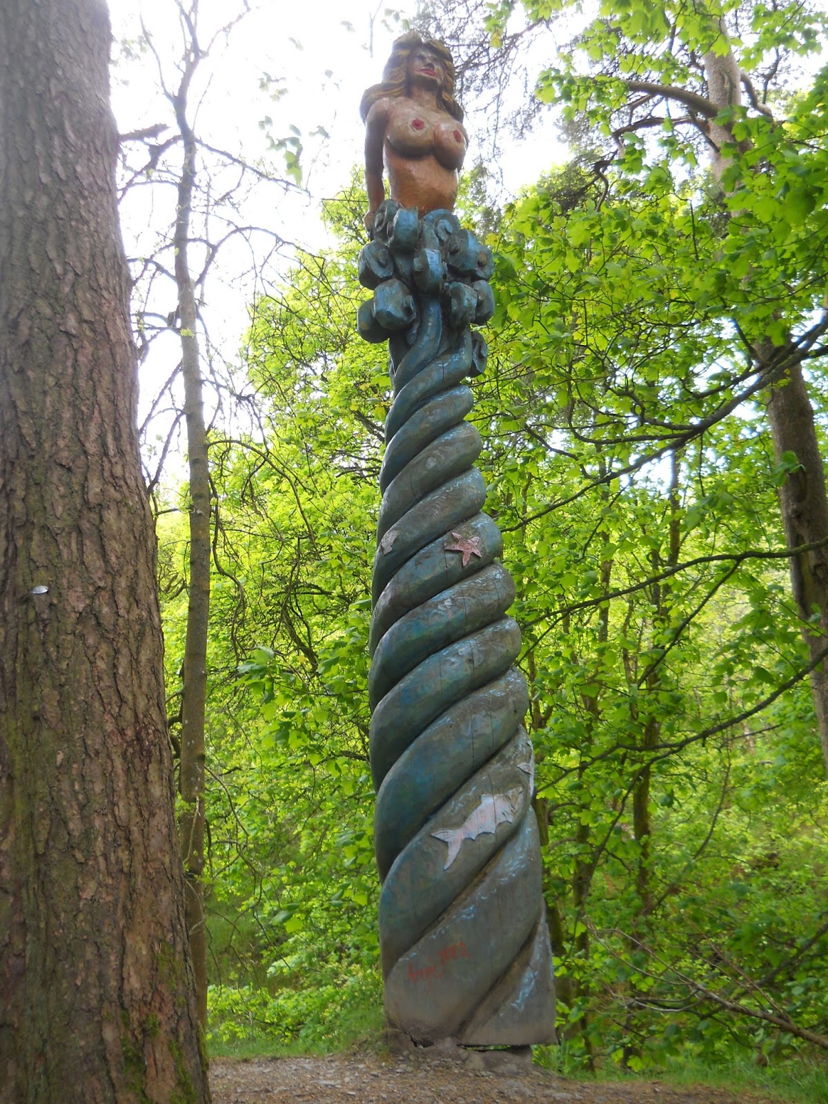 Large wooden outdoor sculptures at Lake Vyrnwy and Bala in Wales