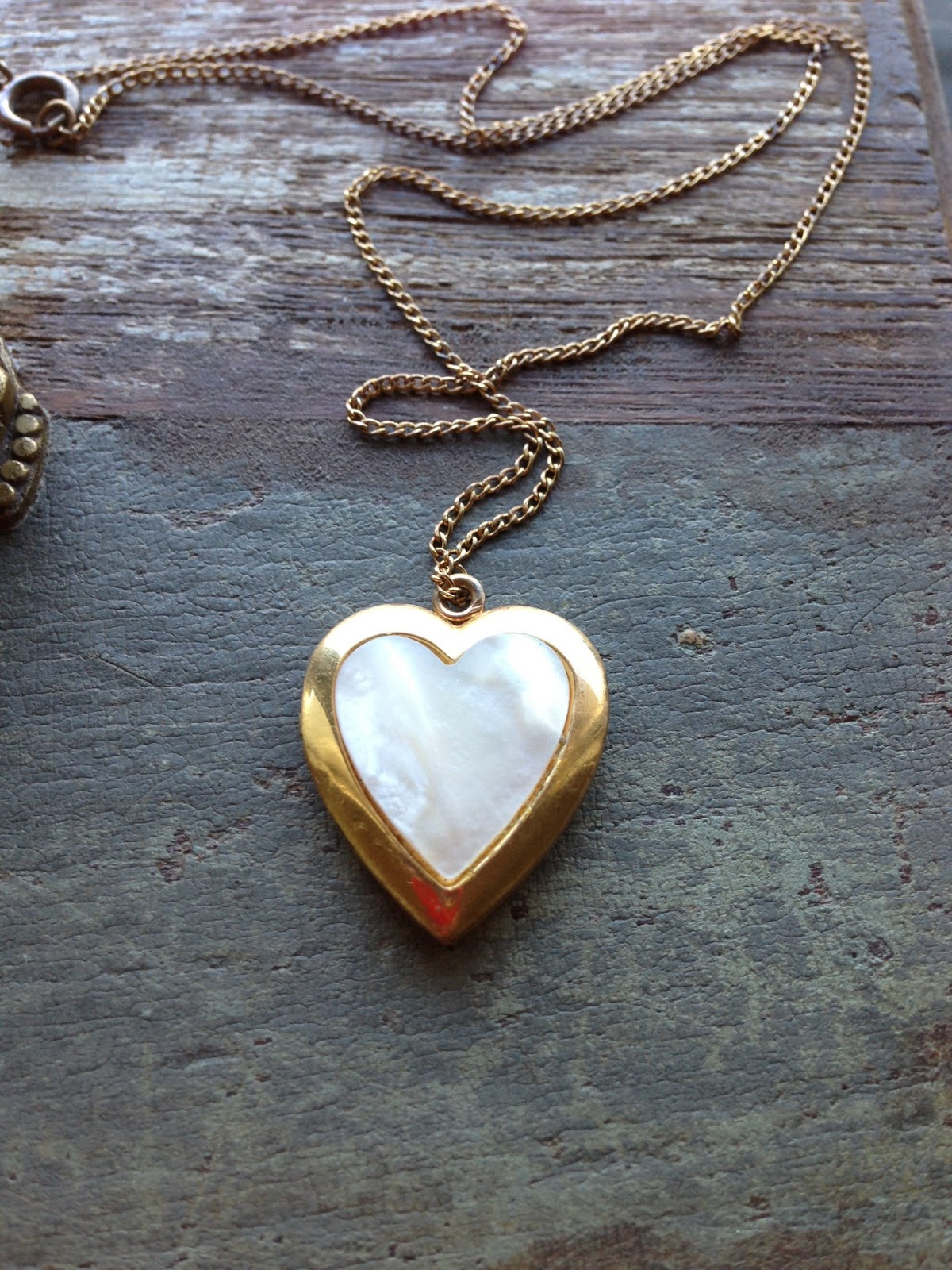 MemoryStation Vintage Mother of Pearl Gold Filled Sweetheart Locket