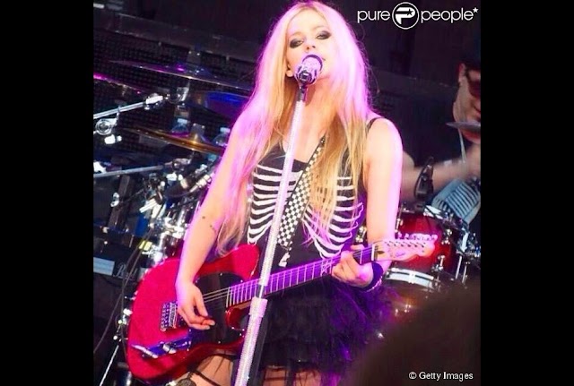 Avril Lavigne chora ao falar sobre sua doença: 'Vou sair dessa recuperada'
