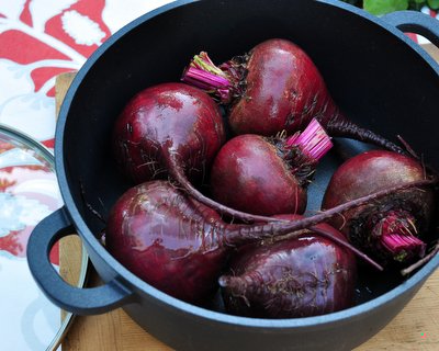 My Favorite Way to Roast Beets ♥ AVeggieVenture.com with step-by-step photos. The Beet Queen has roasted beets in so many ways. This technique? Least fuss, excellent results. Rave reviews. Currently recruiting Beet Princesses.
