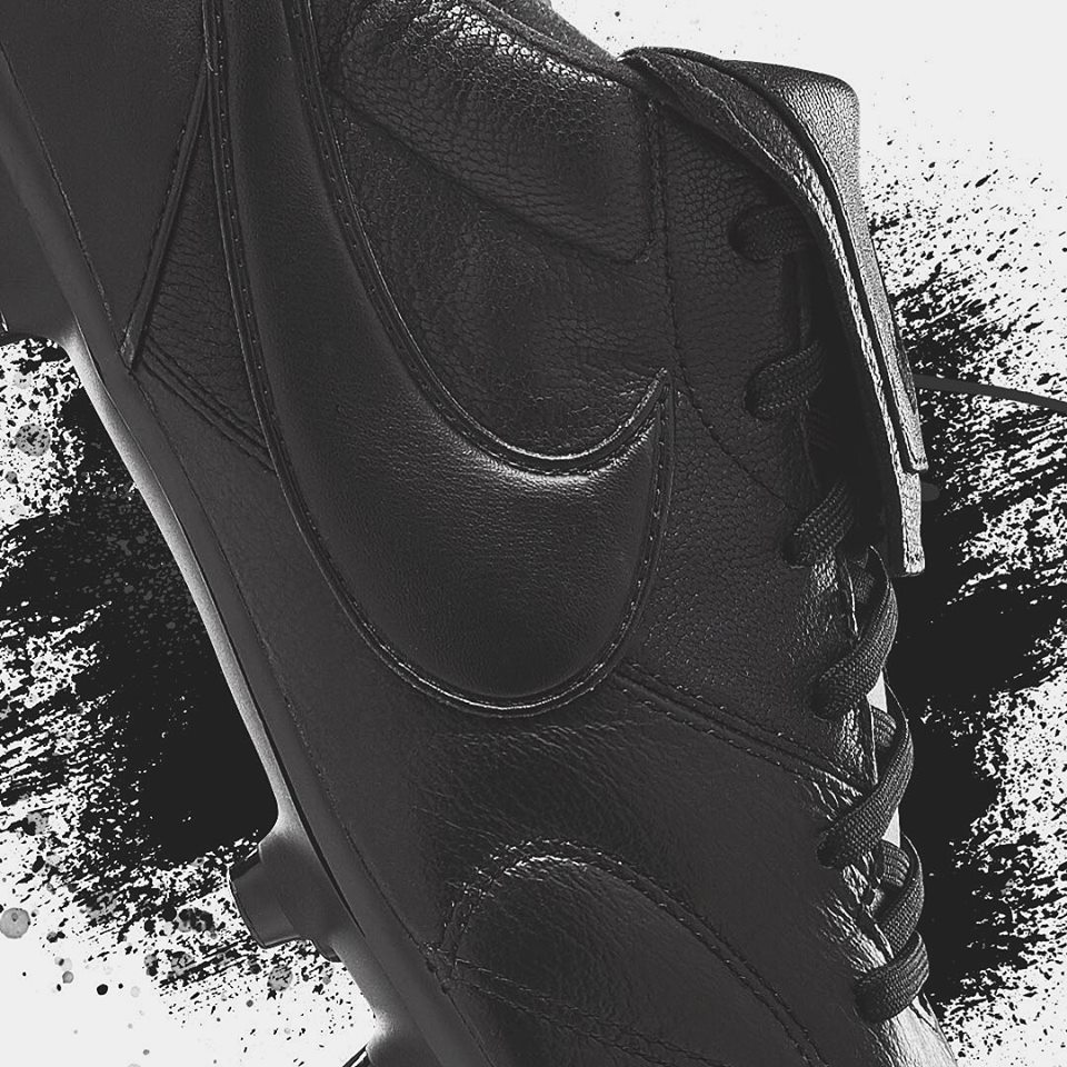 blackout nike shoes
